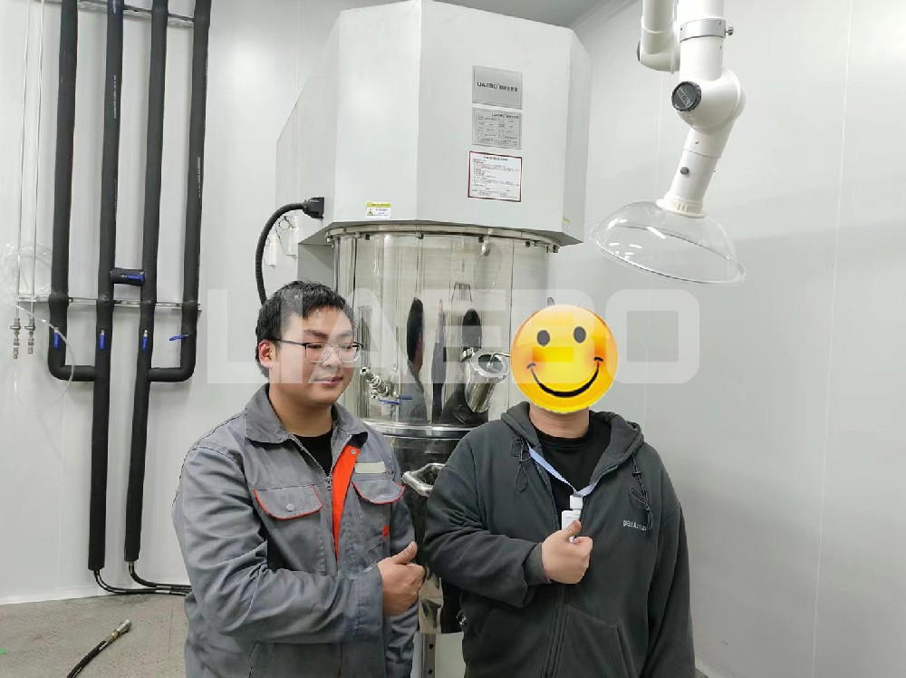 廣州某材料公司50L、100L、200L雙行星攪拌機調(diào)試成功