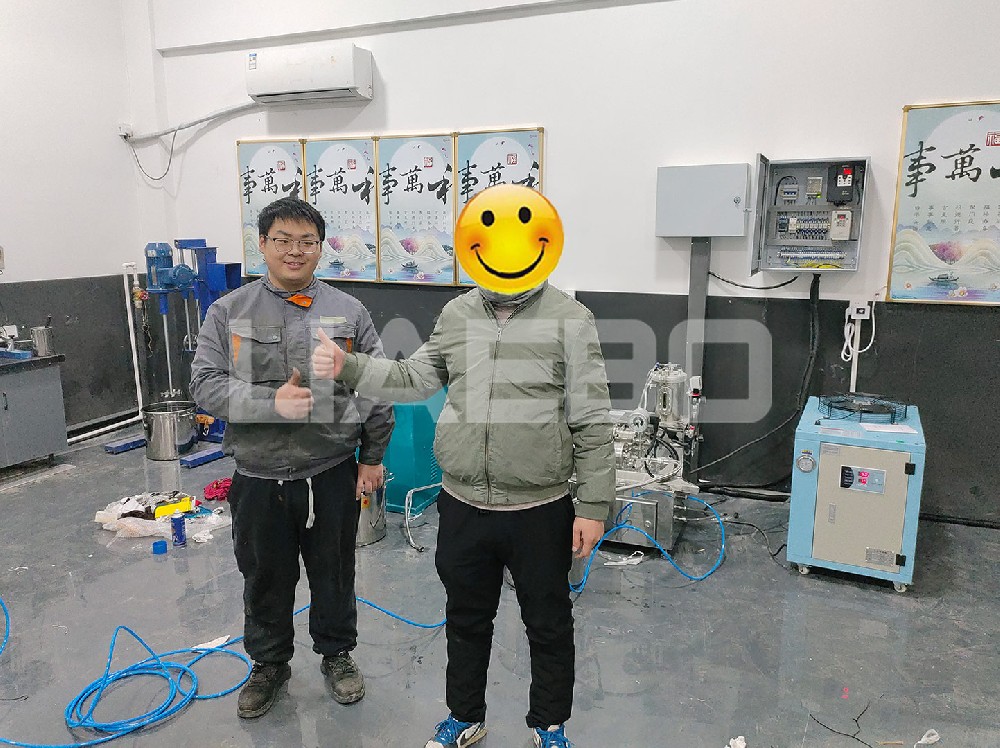 河北某公司1L砂磨機(jī)、150三輥機(jī)調(diào)試成功