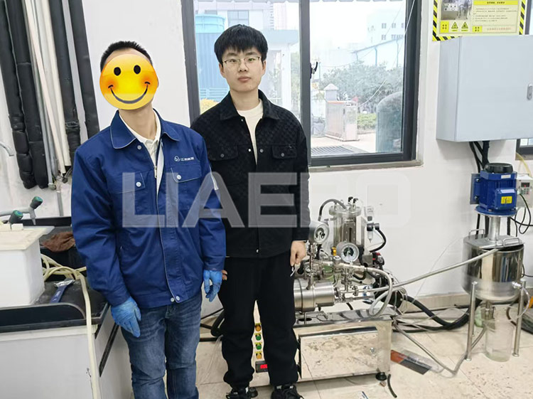 江西某技術(shù)研究院有限公司，1L實(shí)驗(yàn)室砂磨機(jī)調(diào)試成功